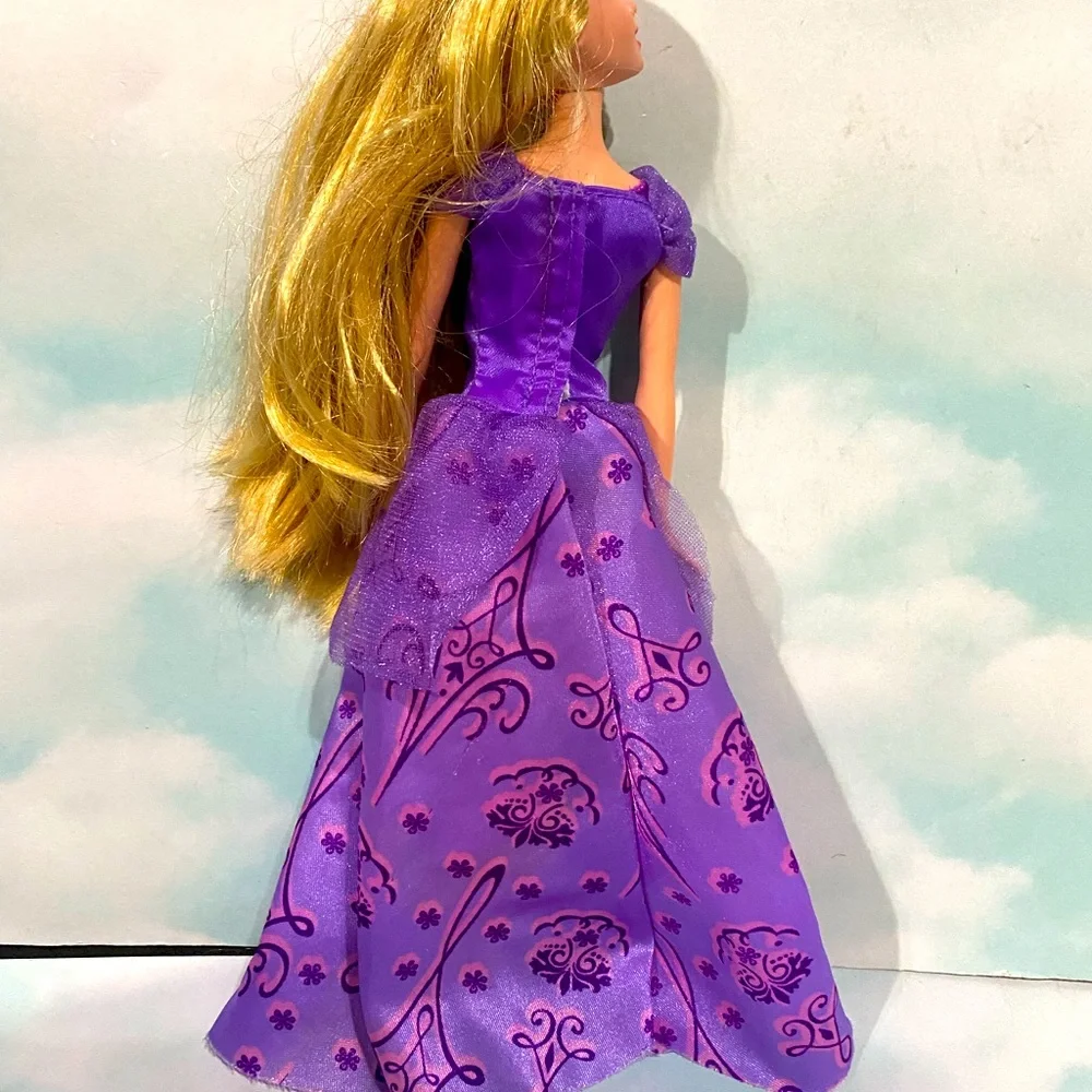 DISNEY VINTAGE 2007 COLLECTABLE RAPUNZEL DOLL by MATTEL - Picture 6 of 11